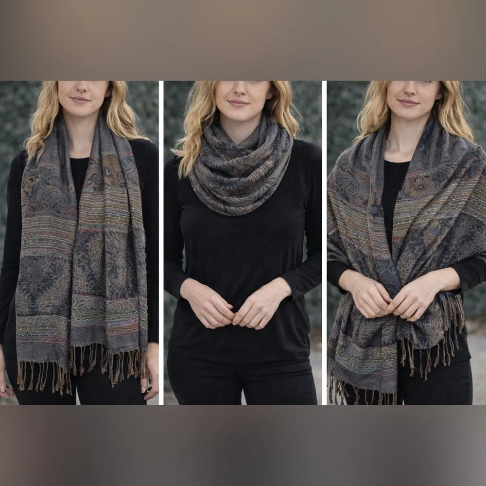 Paisley scarf with fringe